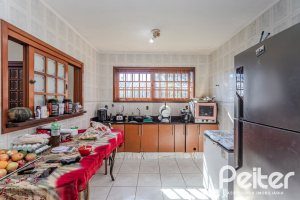 Casa à venda com 302m², 3 dormitórios, 1 suíte, 2 vagas, no bairro Espírito Santo em Porto Alegre