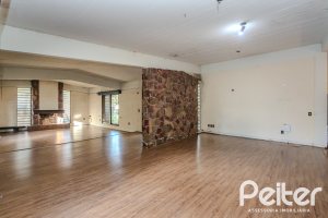 Casa à venda com 324m², 4 dormitórios, 1 suíte, 14 vagas, no bairro Vila Assunção em Porto Alegre