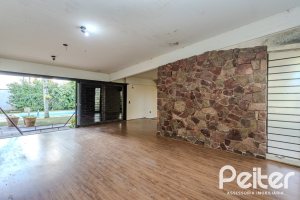 Casa à venda com 324m², 4 dormitórios, 1 suíte, 14 vagas, no bairro Vila Assunção em Porto Alegre