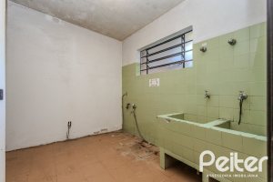 Casa à venda com 324m², 4 dormitórios, 1 suíte, 14 vagas, no bairro Vila Assunção em Porto Alegre