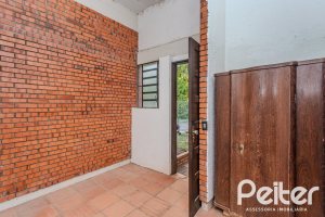 Casa à venda com 324m², 4 dormitórios, 1 suíte, 14 vagas, no bairro Vila Assunção em Porto Alegre