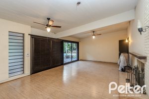 Casa à venda com 324m², 4 dormitórios, 1 suíte, 14 vagas, no bairro Vila Assunção em Porto Alegre