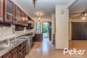 Casa à venda com 324m², 4 dormitórios, 1 suíte, 14 vagas, no bairro Vila Assunção em Porto Alegre