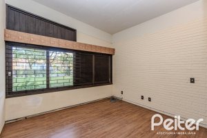 Casa à venda com 324m², 4 dormitórios, 1 suíte, 14 vagas, no bairro Vila Assunção em Porto Alegre