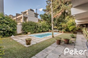 Casa à venda com 324m², 4 dormitórios, 1 suíte, 14 vagas, no bairro Vila Assunção em Porto Alegre