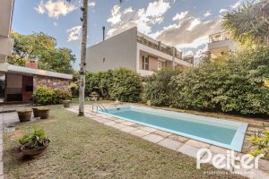 Casa à venda com 324m², 4 dormitórios, 1 suíte, 14 vagas, no bairro Vila Assunção em Porto Alegre