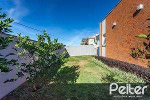 Casa em Condomínio à venda com 230m², 3 dormitórios, 3 suítes, 4 vagas, no bairro Alphaville em PORTO ALEGRE
