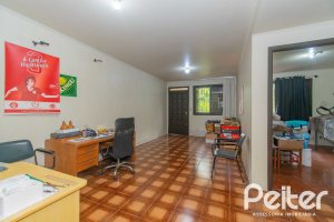 Casa à venda com 241m², 5 dormitórios, 2 suítes, 3 vagas, no bairro Tristeza em Porto Alegre