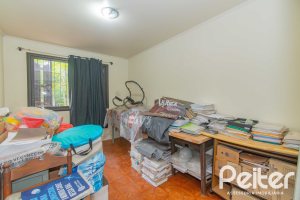 Casa à venda com 241m², 5 dormitórios, 2 suítes, 3 vagas, no bairro Tristeza em Porto Alegre