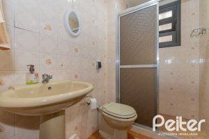 Casa à venda com 241m², 5 dormitórios, 2 suítes, 3 vagas, no bairro Tristeza em Porto Alegre