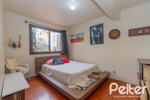Casa à venda com 241m², 5 dormitórios, 2 suítes, 3 vagas, no bairro Tristeza em Porto Alegre