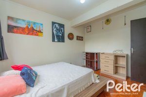 Casa à venda com 241m², 5 dormitórios, 2 suítes, 3 vagas, no bairro Tristeza em Porto Alegre