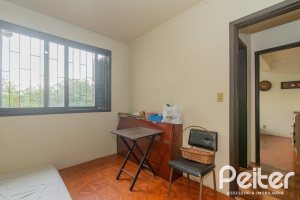 Casa à venda com 241m², 5 dormitórios, 2 suítes, 3 vagas, no bairro Tristeza em Porto Alegre