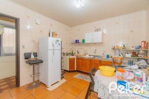 Casa à venda com 241m², 5 dormitórios, 2 suítes, 3 vagas, no bairro Tristeza em Porto Alegre