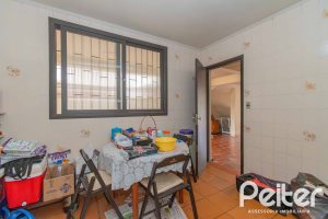 Casa à venda com 241m², 5 dormitórios, 2 suítes, 3 vagas, no bairro Tristeza em Porto Alegre
