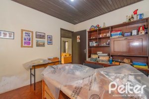Casa à venda com 241m², 5 dormitórios, 2 suítes, 3 vagas, no bairro Tristeza em Porto Alegre