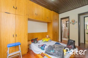 Casa à venda com 241m², 5 dormitórios, 2 suítes, 3 vagas, no bairro Tristeza em Porto Alegre