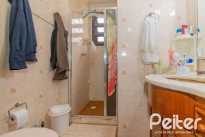 Casa à venda com 241m², 5 dormitórios, 2 suítes, 3 vagas, no bairro Tristeza em Porto Alegre