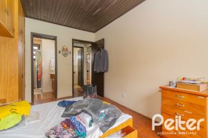 Casa à venda com 241m², 5 dormitórios, 2 suítes, 3 vagas, no bairro Tristeza em Porto Alegre