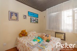 Casa à venda com 241m², 5 dormitórios, 2 suítes, 3 vagas, no bairro Tristeza em Porto Alegre