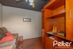 Casa à venda com 241m², 5 dormitórios, 2 suítes, 3 vagas, no bairro Tristeza em Porto Alegre