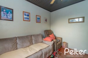 Casa à venda com 241m², 5 dormitórios, 2 suítes, 3 vagas, no bairro Tristeza em Porto Alegre
