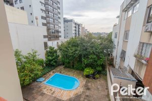 Casa à venda com 241m², 5 dormitórios, 2 suítes, 3 vagas, no bairro Tristeza em Porto Alegre