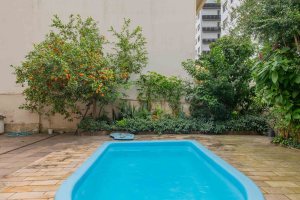 Casa à venda com 241m², 5 dormitórios, 2 suítes, 3 vagas, no bairro Tristeza em Porto Alegre