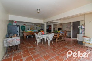 Casa à venda com 241m², 5 dormitórios, 2 suítes, 3 vagas, no bairro Tristeza em Porto Alegre