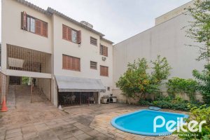 Casa à venda com 241m², 5 dormitórios, 2 suítes, 3 vagas, no bairro Tristeza em Porto Alegre