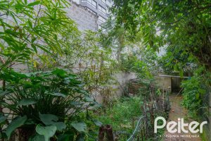 Casa à venda com 241m², 5 dormitórios, 2 suítes, 3 vagas, no bairro Tristeza em Porto Alegre
