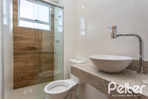 Apartamento à venda com 54m², 2 dormitórios, 1 suíte, 1 vaga, no bairro Camaquã em Porto Alegre