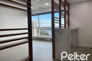 Comercial à venda com 40m², 1 vaga, no bairro Cristal em Porto Alegre