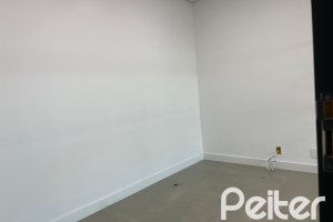 Comercial à venda com 40m², 1 vaga, no bairro Cristal em Porto Alegre