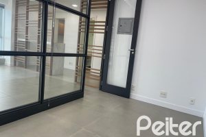 Comercial à venda com 40m², 1 vaga, no bairro Cristal em Porto Alegre