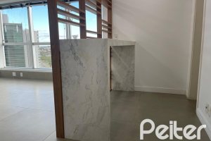 Comercial à venda com 40m², 1 vaga, no bairro Cristal em Porto Alegre