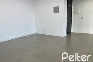Comercial à venda com 40m², 2 vagas, no bairro Cristal em Porto Alegre