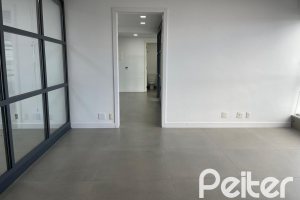 Comercial à venda com 40m², 2 vagas, no bairro Cristal em Porto Alegre