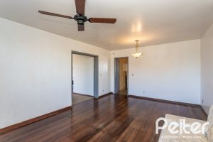 Casa à venda com 250m², 3 dormitórios, 1 suíte, 4 vagas, no bairro Vila Assunção em Porto Alegre