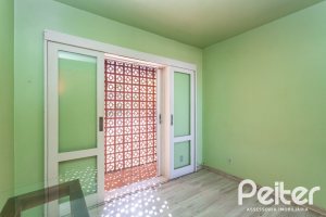 Casa à venda com 250m², 3 dormitórios, 1 suíte, 4 vagas, no bairro Vila Assunção em Porto Alegre