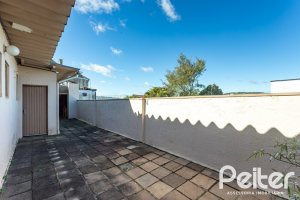 Casa à venda com 250m², 3 dormitórios, 1 suíte, 4 vagas, no bairro Vila Assunção em Porto Alegre