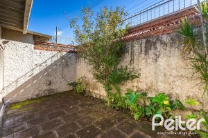 Casa à venda com 250m², 3 dormitórios, 1 suíte, 4 vagas, no bairro Vila Assunção em Porto Alegre