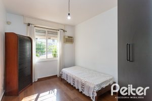 Casa à venda com 250m², 3 dormitórios, 1 suíte, 4 vagas, no bairro Vila Assunção em Porto Alegre