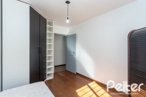 Casa à venda com 250m², 3 dormitórios, 1 suíte, 4 vagas, no bairro Vila Assunção em Porto Alegre