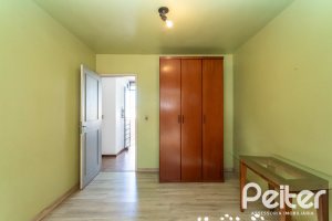 Casa à venda com 250m², 3 dormitórios, 1 suíte, 4 vagas, no bairro Vila Assunção em Porto Alegre