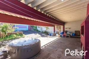 Casa à venda com 250m², 3 dormitórios, 1 suíte, 4 vagas, no bairro Vila Assunção em Porto Alegre