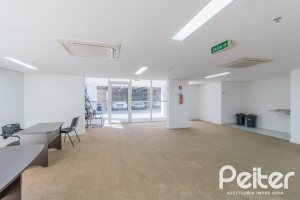Comercial à venda com 37m², 1 vaga, no bairro Mont Serrat em Porto Alegre
