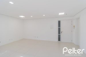 Comercial à venda com 37m², 1 vaga, no bairro Mont Serrat em Porto Alegre