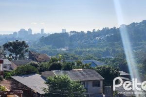 Casa em Condomínio à venda com 197m², 3 dormitórios, 1 suíte, 2 vagas, no bairro Vila Nova em PORTO ALEGRE