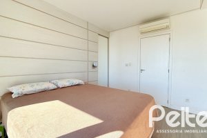Casa em Condomínio à venda com 197m², 3 dormitórios, 1 suíte, 2 vagas, no bairro Vila Nova em PORTO ALEGRE